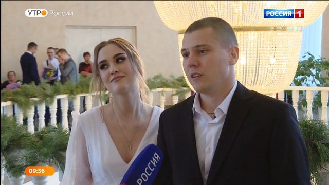Вся жизнь человека за четырьмя буквами: работники ЗАГС отметили профессиональный праздник