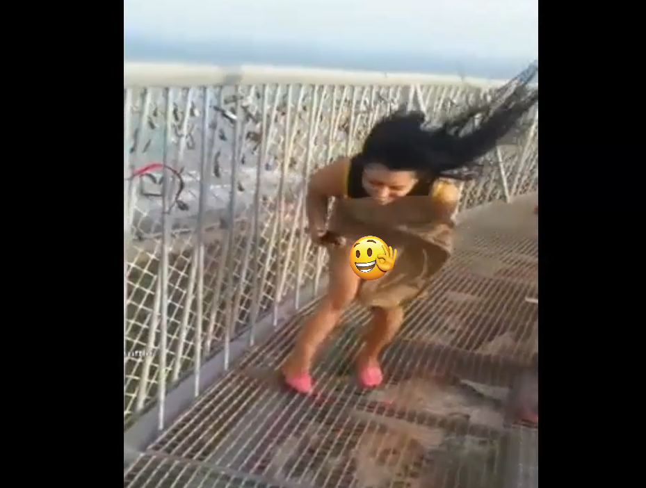 коллекция мини приколов ветерок под юбкой