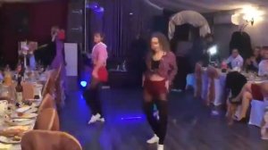 Танец подружек невесты на свадьбе