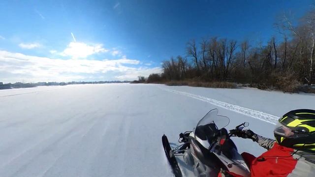 Прогулки на снегоходе Yamaha по Волге смотреть онлайн