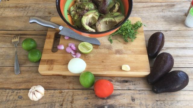 Классический гуакамоле из авокадо