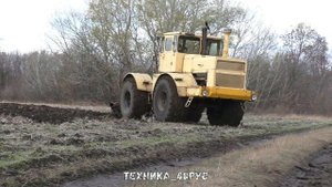 Кировец К-700А с плугом ПЛН-8-40. Пашет зябь. Классика как в учебнике