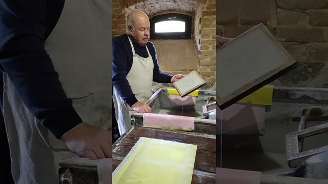 Изготовление бумаги в древности (XVII век). ч1 смотреть онлайн