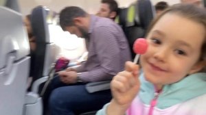Ребёнок в самолёте / Перелёт с детьми / Что взять в самолёт?