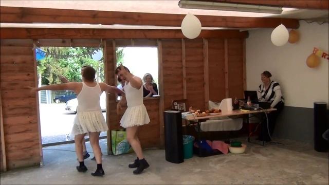 Танец белых лебедей на день Рождения дядь Саши! смотреть онлайн