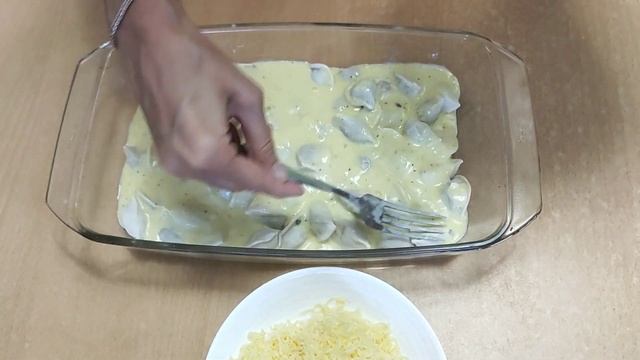 Ленивее не придумаешь!Запеканка из пельменей в духовке! смотреть онлайн