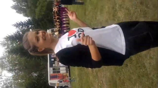 Диана решила размяться перед выступлением))) смотреть онлайн