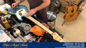 Restringing a Fender Jazz Bass | How to RESTRING a BASS