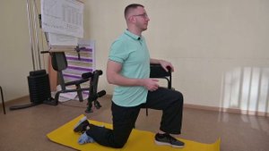 Комплекс упражнений для сгибателей бедра. Боль в бедре. Болит бедро. ЛФК для бедра. Растяжка Томаса