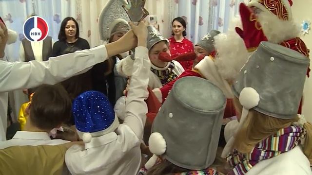 Учреждения культуры поздравили воспитанников СРЦ "Радуга" с Новым годом смотреть онлайн