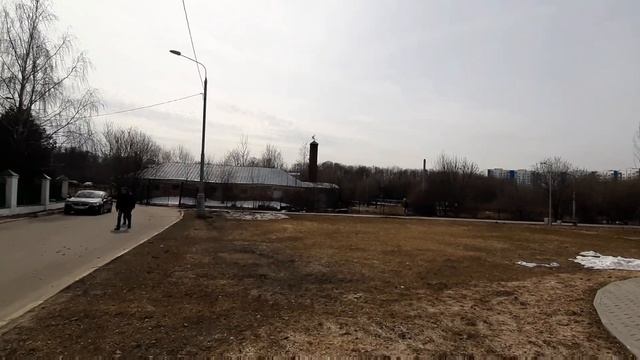 Москва. Прогулка по району Ясенево. Часть 1. Храм Петра и Павла. Усадьба Ясенево. Мраморный пруд смотреть онлайн