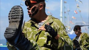 Воздушный десант . Морская пехота . Рукопашный бой .
