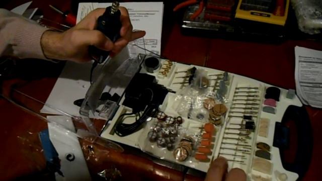 Видеообзор гравера по дереву РОСТЕХ МИ 13198 + насадки 198 ед смотреть онлайн