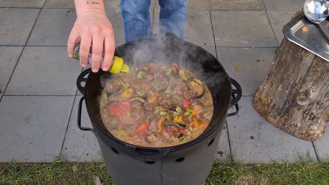 Мясо с овощами в казане на костре. Супер мега рецепт. Просто попробуйте приготовить.