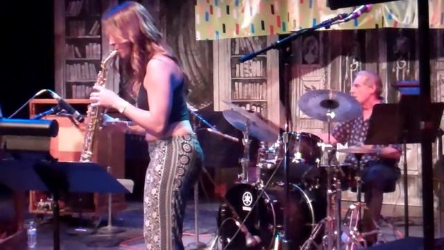 Hailey Niswanger sax w Wil Blades hammond b-3 organ in drummer Mike Clarks trio San Jose jazz fest смотреть онлайн