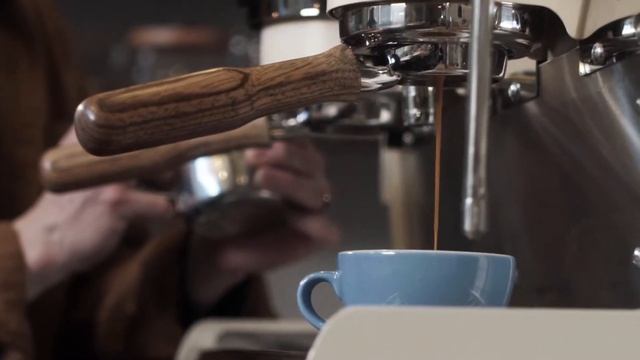 Flat White vs Latte: What The Foam Is the Difference? смотреть онлайн