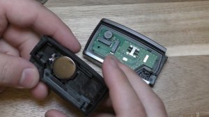 2017 - 2019 Hyundai Genesis G80 / G90 key fob battery replacement - DIY