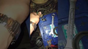 Двигатель при снятии клеммы работает ровнее! В чём причина?