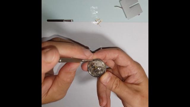 2 Ремонт часов своими руками "1 УЧУ" (для начинающих часовщиков). Снимаем стрелки и циферблат смотреть онлайн