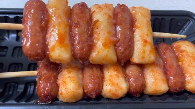Ттокпокки с сосисками на палочки ?| УЛИЧНАЯ ЕДА В КОРЕЕ |Корейский фаст фуд | 음식 |