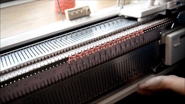 Жемчужная резинка на вязальной машине Brother KH260-KR260