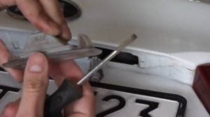 Как поменять лампочку подсветки номера на kia rio