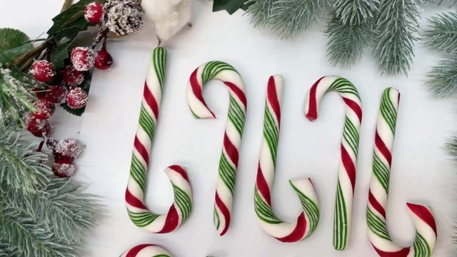 MAKE CANDY CANES AND CARAMEL PILLOWS / ДЕЛАЕМ НОВОГОДНИЕ ТРОСТИ И КАРАМЕЛЬНЫЕ ПОДУШЕЧКИ