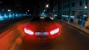 BMW M5 F90 по ночной Москве