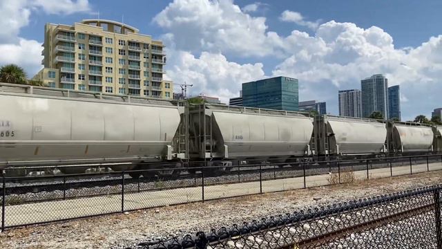 Fec train 206 with extra toots and one extra gevo! смотреть онлайн