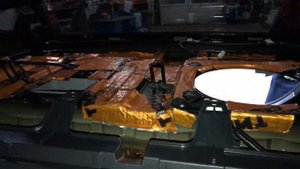 Задняя полка в Toyota Camry (XV70), потребовалась небольшая доработка в плане обесшумливания