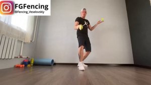 Тренировка с теннисными мячами.