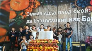 Поют дети на празднике Жатва