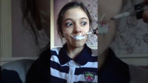 Красим губы лаком!!!?