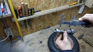 Ремонт колеса садовой тачки