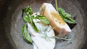 Сало отварное с травами