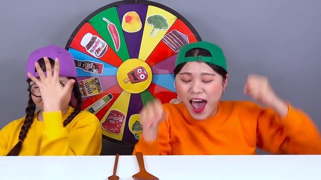 Розовая еда против черной. Едудон. Вызов дон. Эрондондон. Вызов дон.