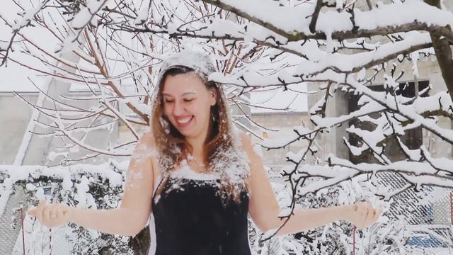 Ice swimming. Зимний душ. winter beauty