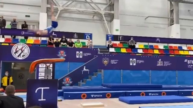 Чемпионат СФО и ДФО. Опорный прыжок. Полтора сальто вперёд с поворотом на 180 (Алексей Тухбатухин)