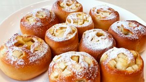 Очень простой рецепт булочек с начинкой из яблок! Заверни яблоки в тесто и удиви всех!