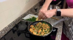Креветки жареные с чесноком и петрушкой. Невероятно вкусно! По просьбе подписчиков!