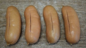 Как можно приготовить сардельки, чтобы они стали еще вкуснее и аппетитнее. Простой и быстрый рецепт.