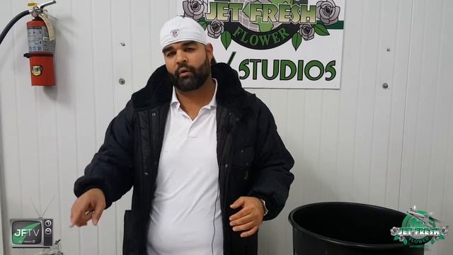 JFTV: The Fern Show magically presents High & Magic Roses смотреть онлайн