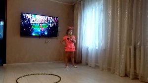 " Маленькая девочка, маленькому мальчику задаёт вопрос"