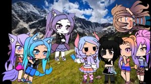 справа горы, слева горы, а вдали Кавказ.