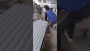 ЗАЩИВАЕМ ПОТОЛОК ПРОФЛИСТОМ .