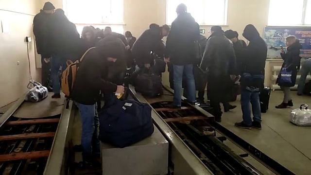 Банана технологии. Транспортировочная лента в аэропорту г.Усинск смотреть онлайн