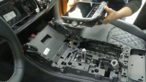 AUDI Q8 RS сборка центральной консоли, установка монитора.