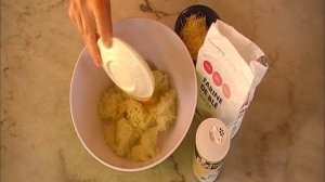 Оладушки из патиссонов с сыром и чесноком.