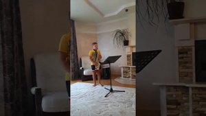 Исполнение на саксофоне мелодии с днем рождения