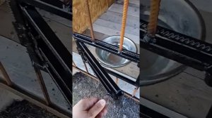 Как сделать кормушку для собаки, своими руками.